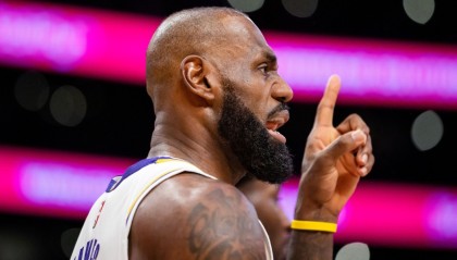 就在今天，41岁詹姆斯又刷新79年NBA纪录，5262万真不贵